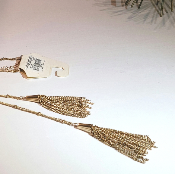 🔥NWT🔥 Van Heusen Long Gold Toned Tassels Necklace - Picture 5 of 6